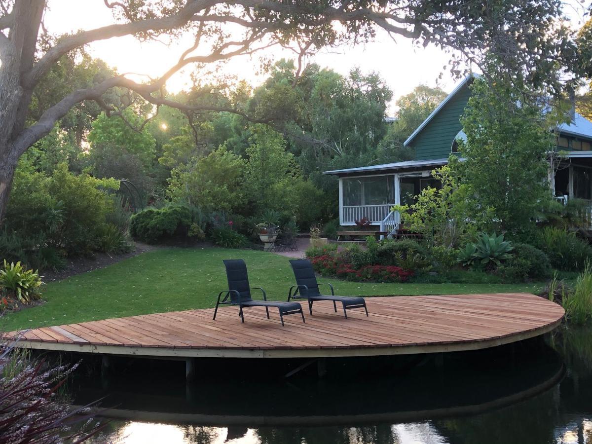 Lakeside Garden *